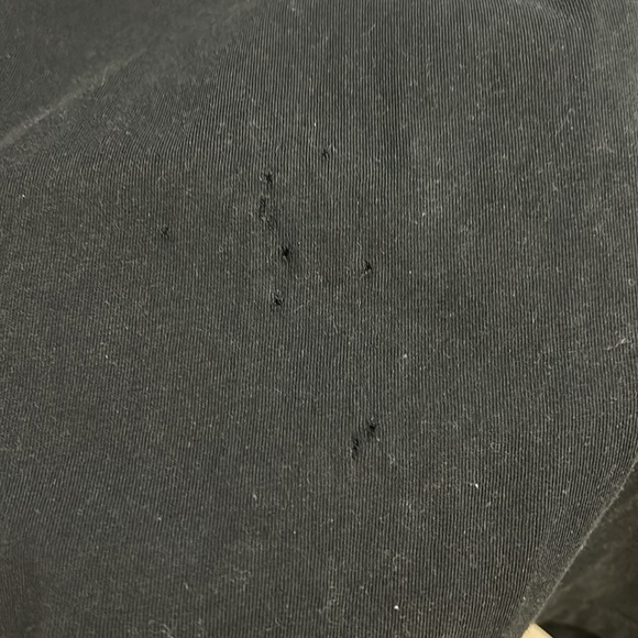 Guess extra large black-and-white T-shirt with Guess  logo on the front - Picture 2 of 3